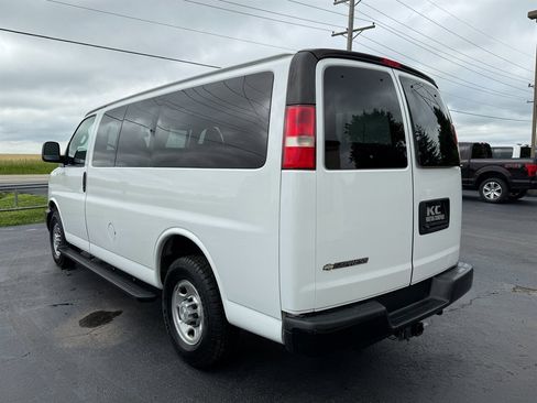Used 2018 Chevrolet Express 2500 LS w/ Driver Convenience Package RWD image 8