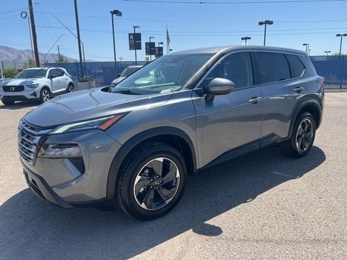 Used 2025 Nissan Rogue SV FWD image 8