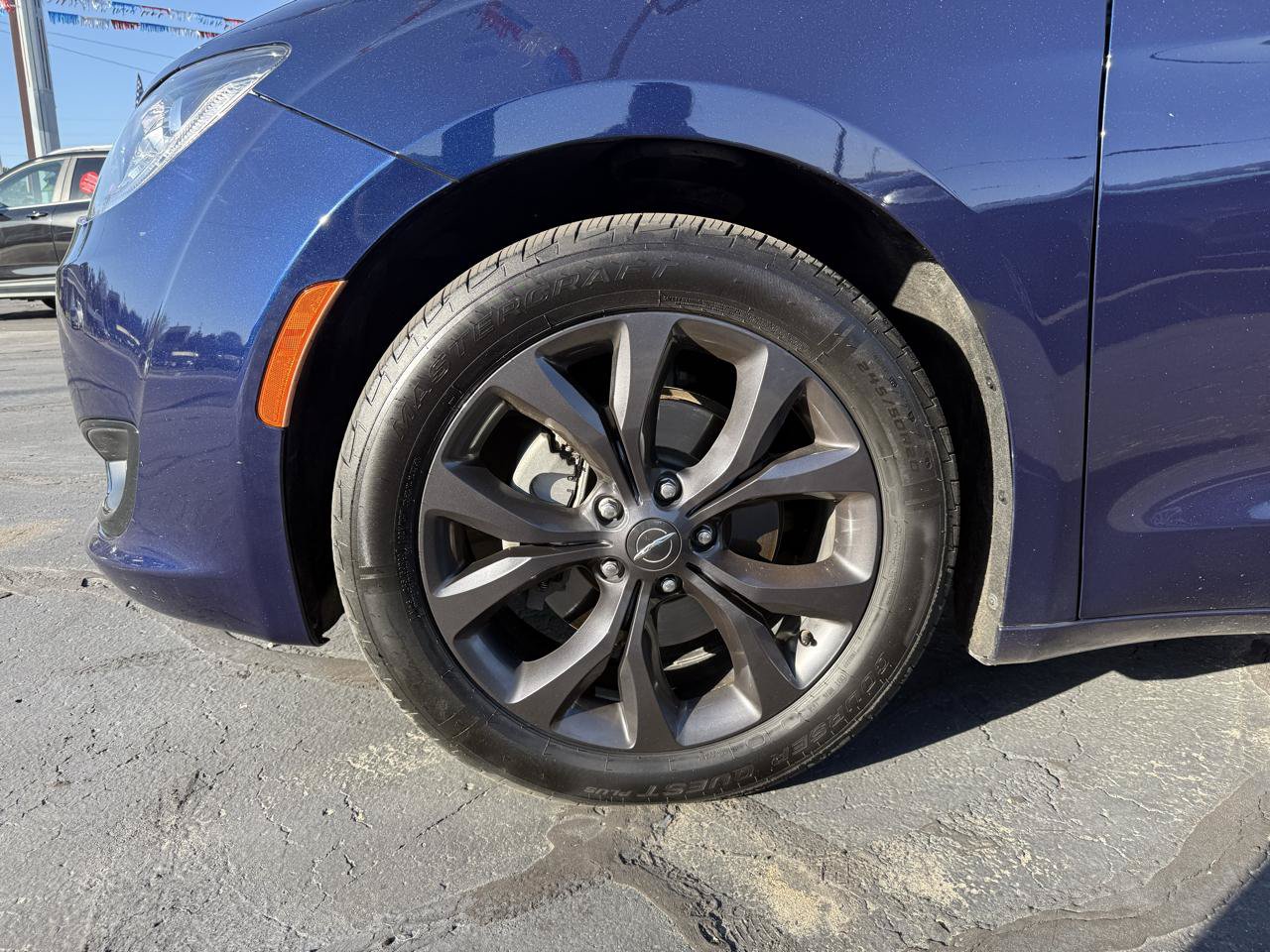 Used 2019 Chrysler Pacifica Touring Plus w/ S Appearance Package FWD image 9