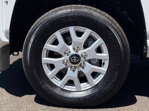 Certified 2025 Toyota Tacoma SR5 AWD/4WD image 9