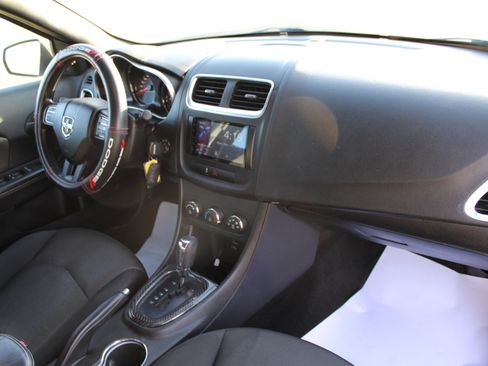 Used 2013 Dodge Avenger SE image 19