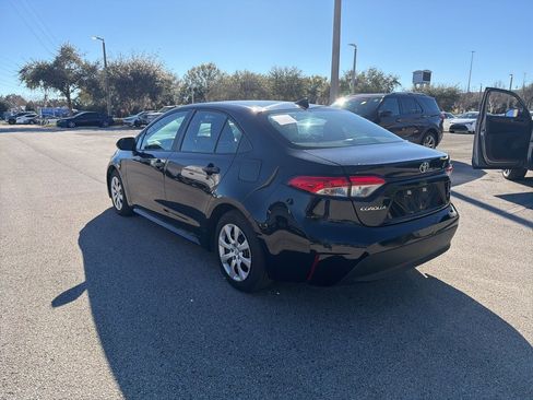 Used 2025 Toyota Corolla LE image 3