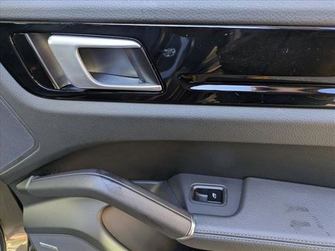 Used 2020 Porsche Cayenne image 25