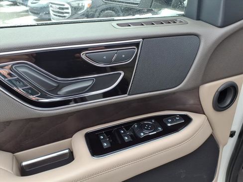 Used 2024 Lincoln Navigator Premiere image 12