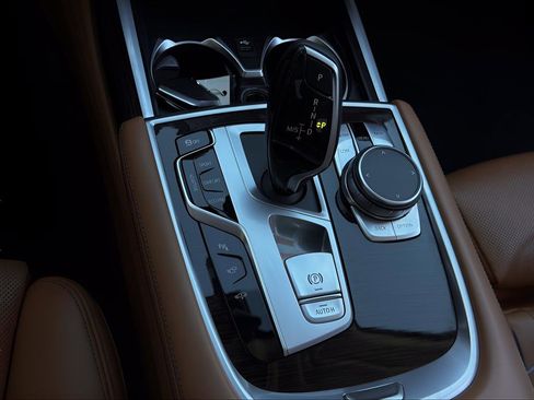 Used 2020 BMW 740i w/ Premium Package image 17