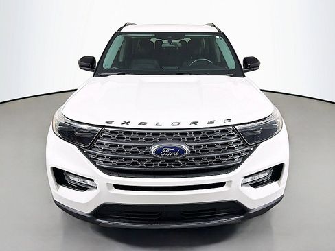 Used 2023 Ford Explorer XLT w/ Equipment Group 202A AWD/4WD image 2