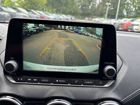 Used 2024 Nissan Sentra SV FWD image 13