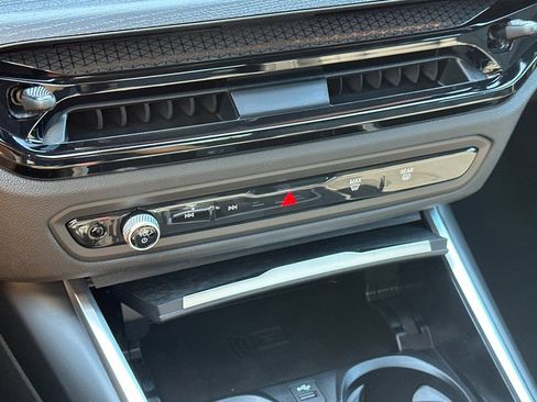 Used 2025 BMW 330i xDrive Sedan w/ Convenience Package image 14