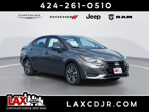 Used 2023 Nissan Versa SV image 1