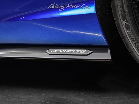 Used 2025 Lamborghini Revuelto image 29
