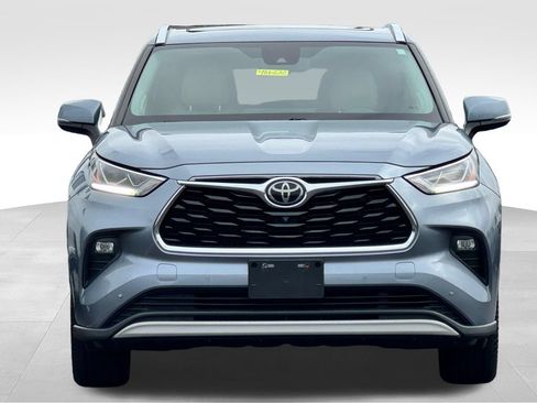 Used 2021 Toyota Highlander Platinum AWD/4WD image 2