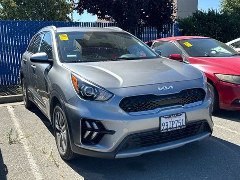 Used 2022 Kia Niro LXS w/ Digital Cluster Package FWD image 2