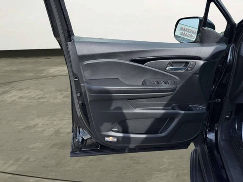 Used 2017 Honda Pilot Touring image 9