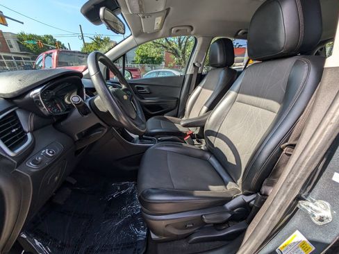Used 2021 Chevrolet Trax LT AWD/4WD image 15