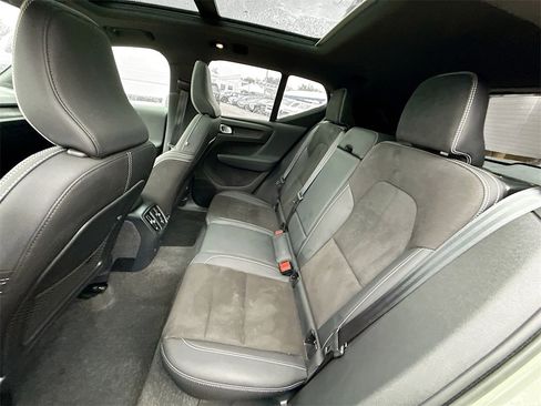 Used 2023 Volvo XC40 Recharge Plus image 27