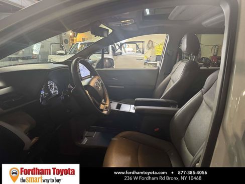 Used 2024 Toyota Sienna Limited AWD/4WD image 16