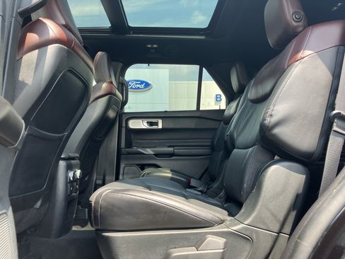 Used 2020 Ford Explorer Platinum w/ Premium Technology Package AWD/4WD image 31