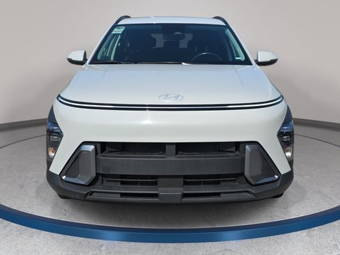 Used 2025 Hyundai Kona SEL FWD image 2