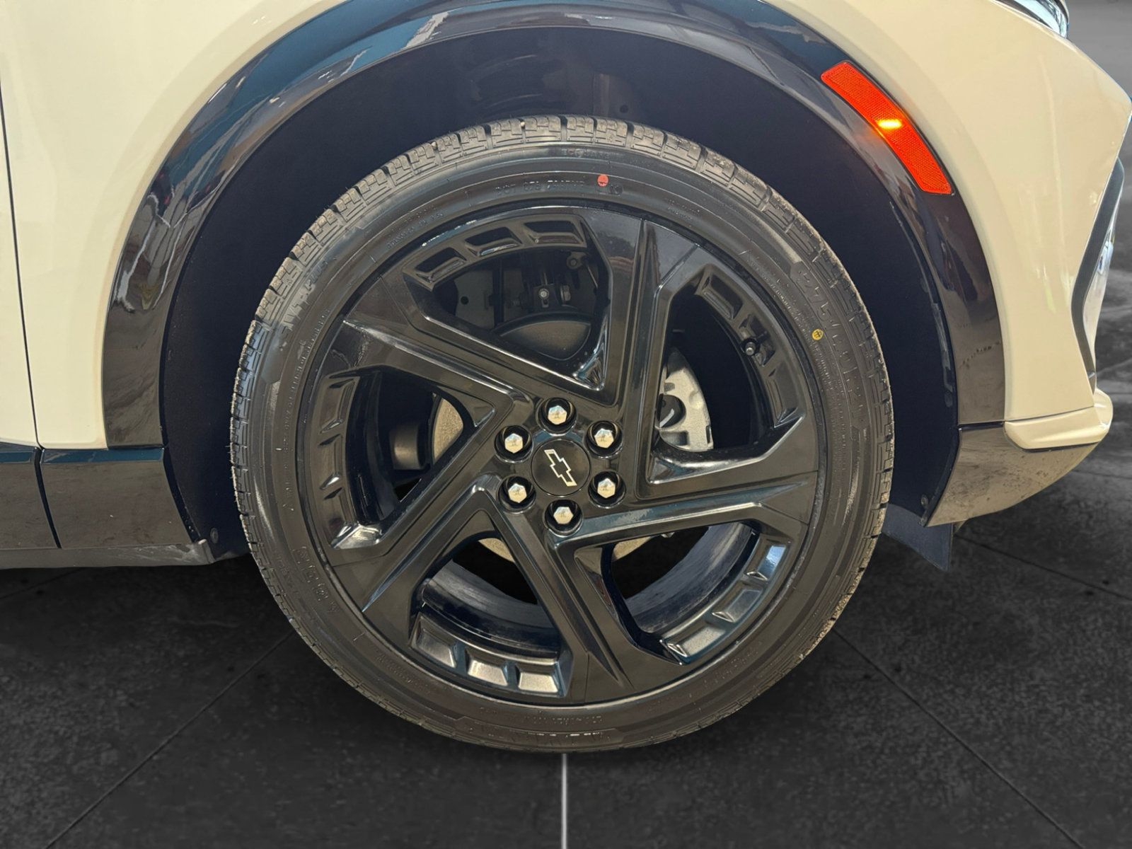 Used 2024 Chevrolet Equinox EV RS FWD image 33