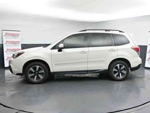 Used 2017 Subaru Forester 2.5i Premium w/ All-Weather Package image 5