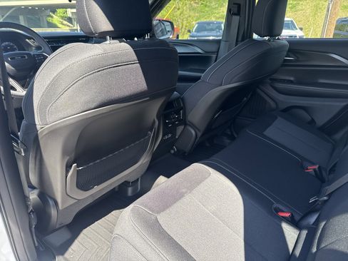 Used 2024 Jeep Grand Cherokee Laredo X w/ Trailer Tow Package image 14