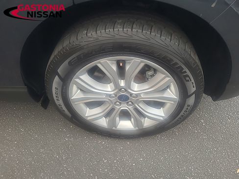 Used 2022 Ford Edge Titanium image 7