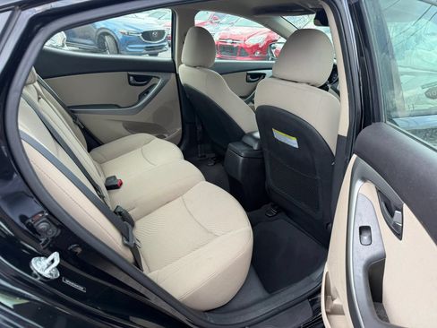 Used 2014 Hyundai Elantra SE w/ Option Group 02 FWD image 12