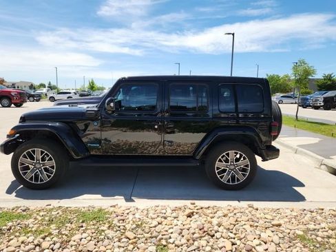 Used 2022 Jeep Wrangler Unlimited Sahara AWD/4WD image 4