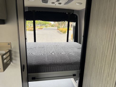 Used 2022 Mercedes-Benz Sprinter 2500 image 39