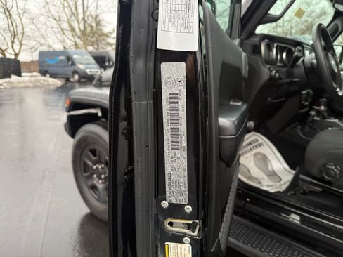 Used 2019 Jeep Wrangler Sport image 30