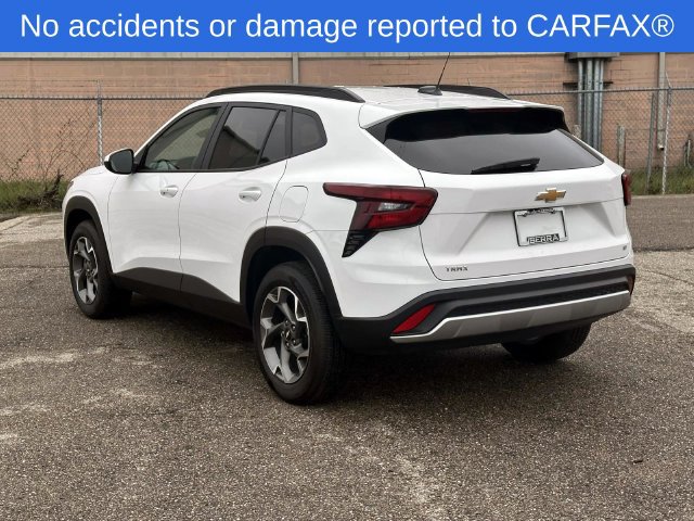 Certified 2024 Chevrolet Trax LT w/ Sunroof Package FWD image 3