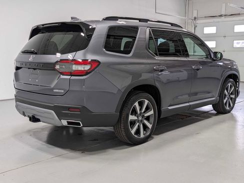 Certified 2025 Honda Pilot Touring image 8