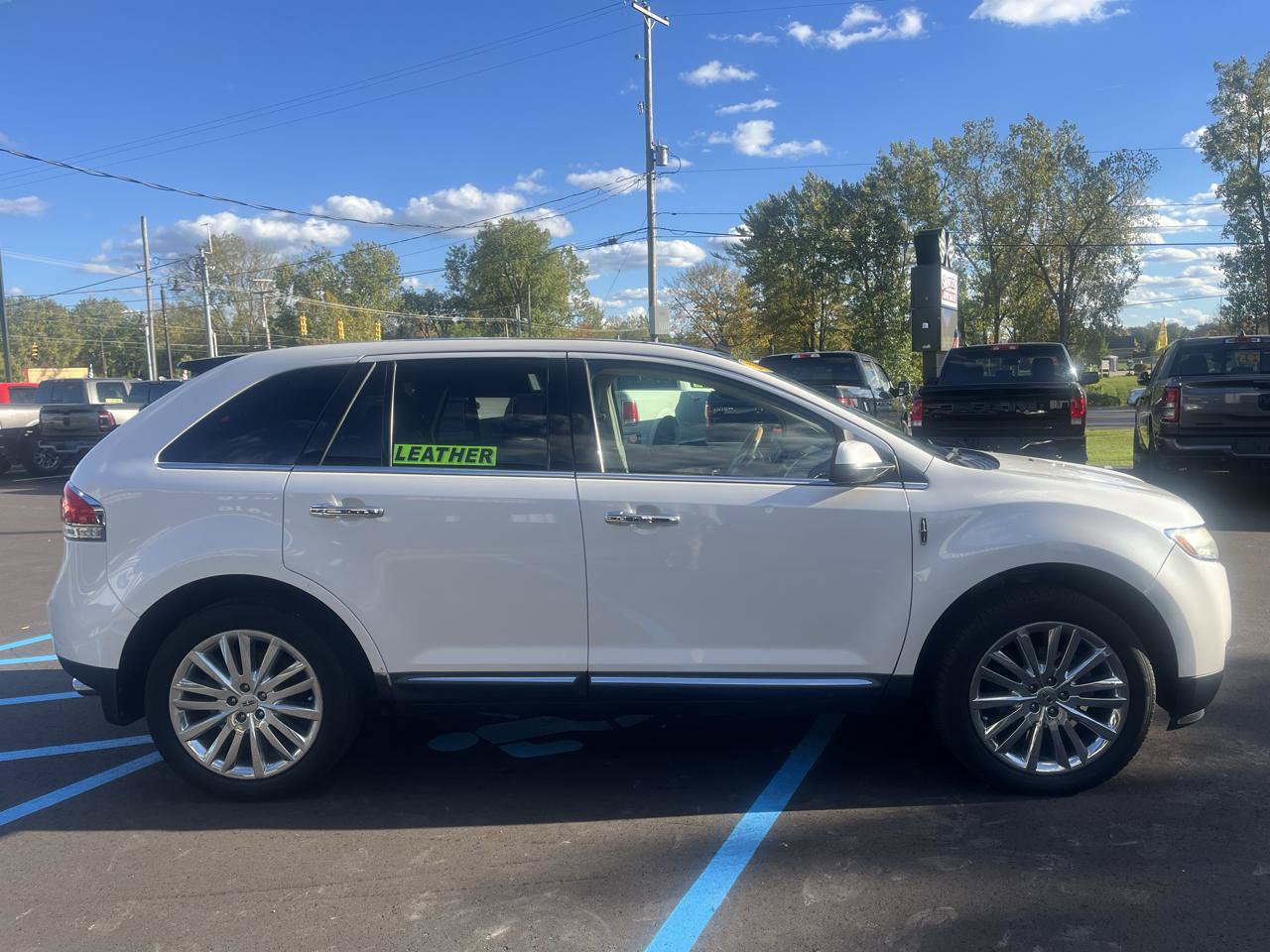 Used 2011 Lincoln MKX AWD w/ Sight & Sound Pkg image 4