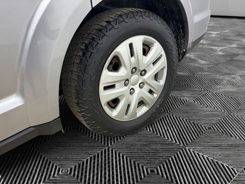 Used 2019 Dodge Journey SE FWD image 13