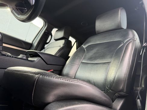 Used 2018 Ford Explorer XLT w/ Equipment Group 202A image 13