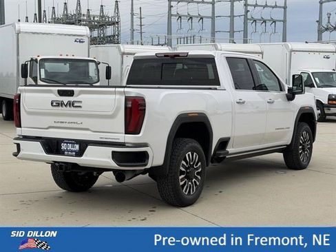 Certified 2025 GMC Sierra 3500 Denali Ultimate AWD/4WD image 4