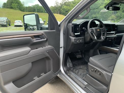 New 2026 Chevrolet Silverado 3500 LT w/ Convenience Package AWD/4WD image 7
