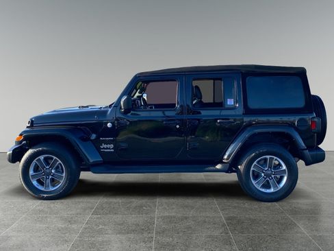Used 2022 Jeep Wrangler Unlimited Sahara AWD/4WD image 2