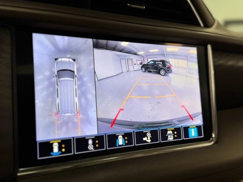 Used 2021 GMC Yukon Denali w/ Denali Premium Package image 28