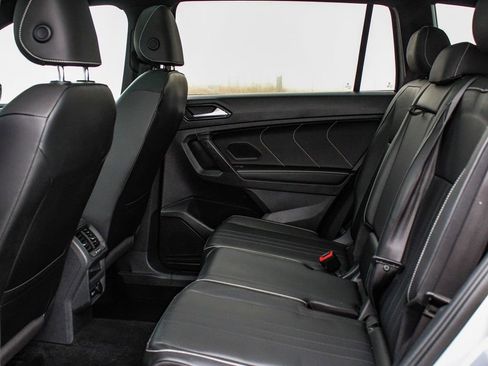 Used 2022 Volkswagen Tiguan SE R-Line AWD/4WD image 34