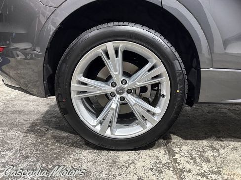 Used 2019 Audi Q8 Prestige w/ Luxury Package AWD/4WD image 32