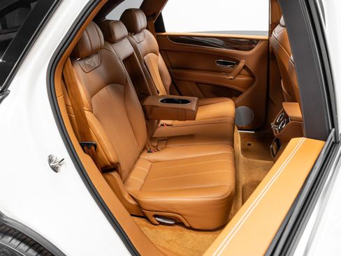 Used 2019 Bentley Bentayga image 23