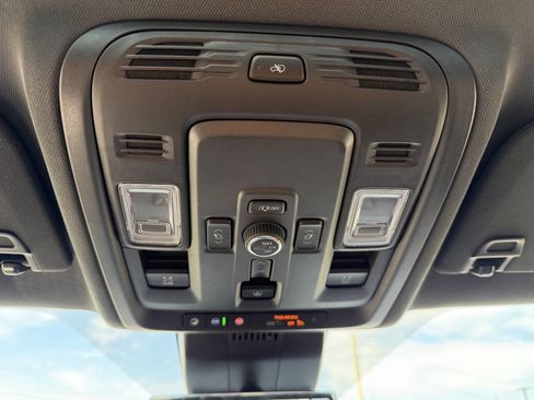 Used 2025 GMC Yukon XL AT4 w/ AT4 Premium Plus Package AWD/4WD image 34