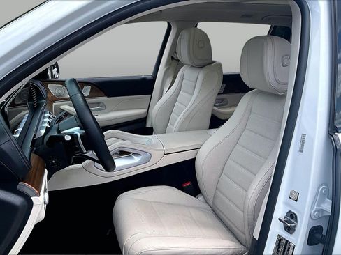 Used 2024 Mercedes-Benz GLS 450 4MATIC image 8