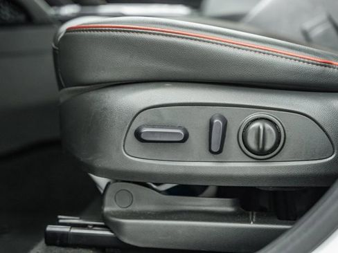 Used 2024 Chevrolet TrailBlazer RS image 35