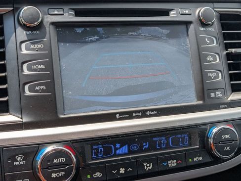 Used 2018 Toyota Highlander XLE image 23