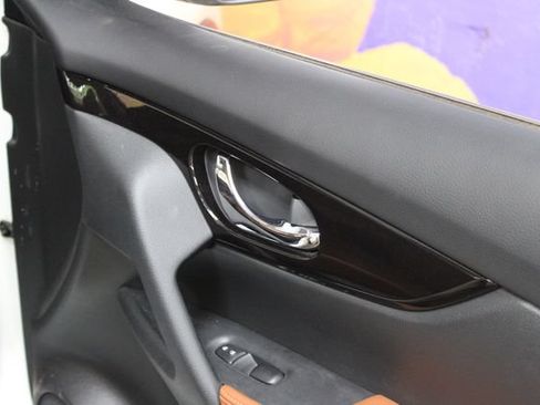 Used 2020 Nissan Rogue SL AWD/4WD image 11
