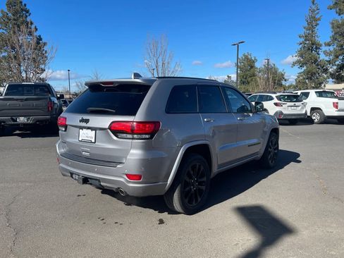 Used 2020 Jeep Grand Cherokee Altitude image 5