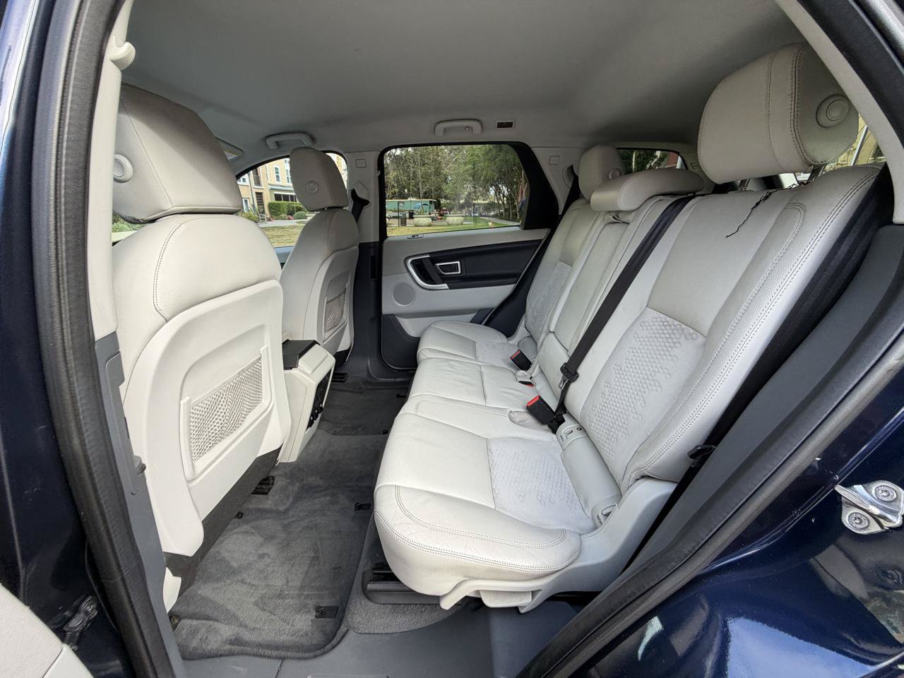 Used 2016 Land Rover Discovery Sport SE AWD/4WD image 36