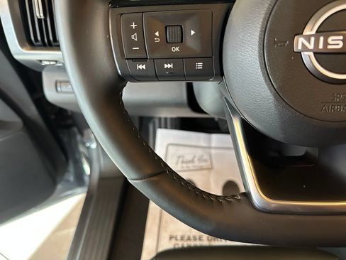 Used 2025 Nissan Pathfinder SL AWD/4WD image 11